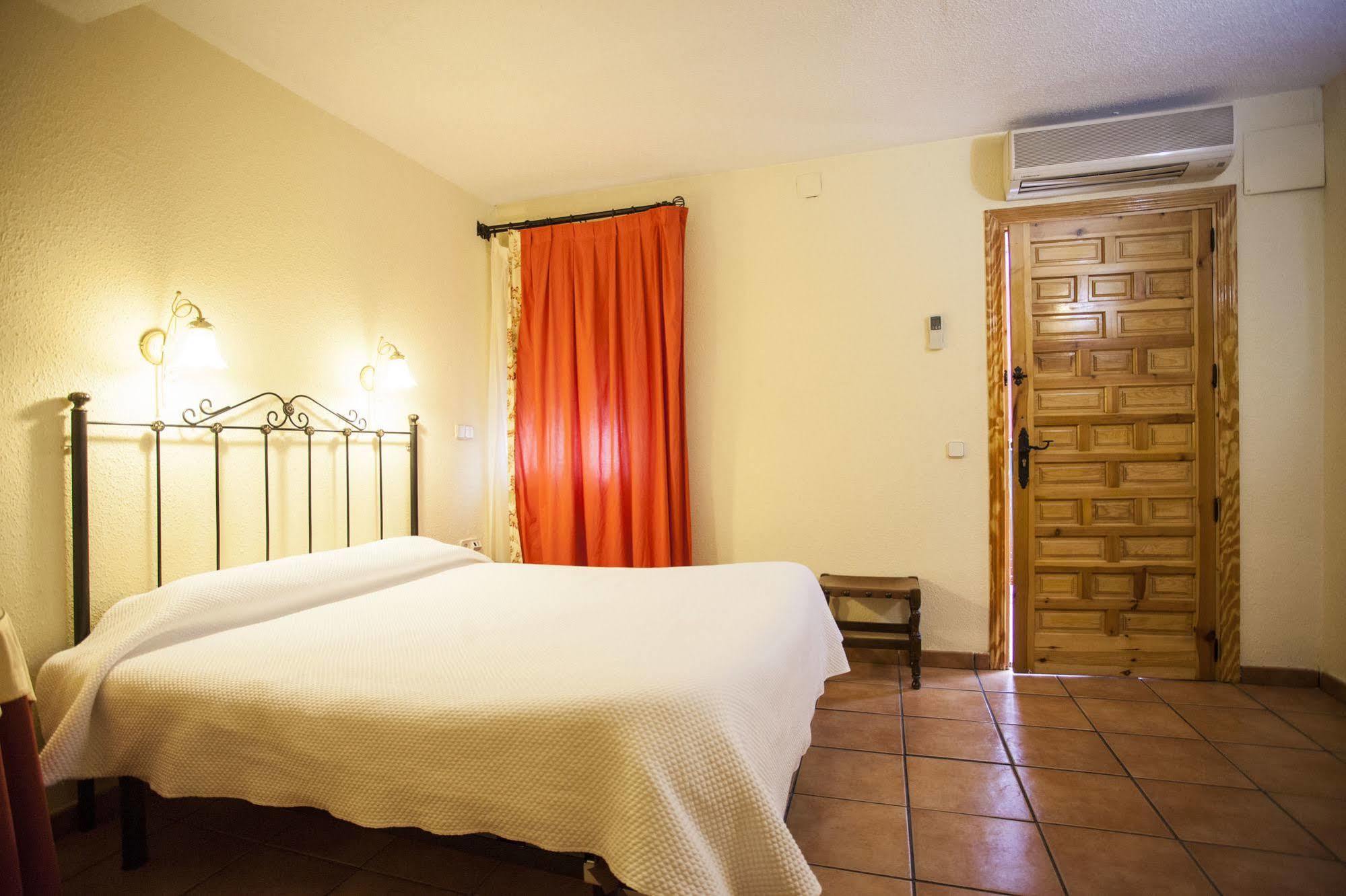 Hostal Castilla Aranjuez Kültér fotó